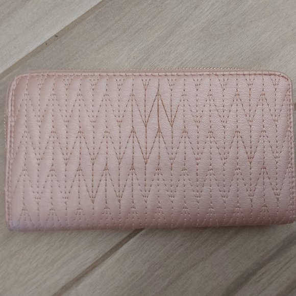 Badgley Mischka Pink Braid Quilted Faux Leather Zip Around Long Wallet. - Picture 7 of 7